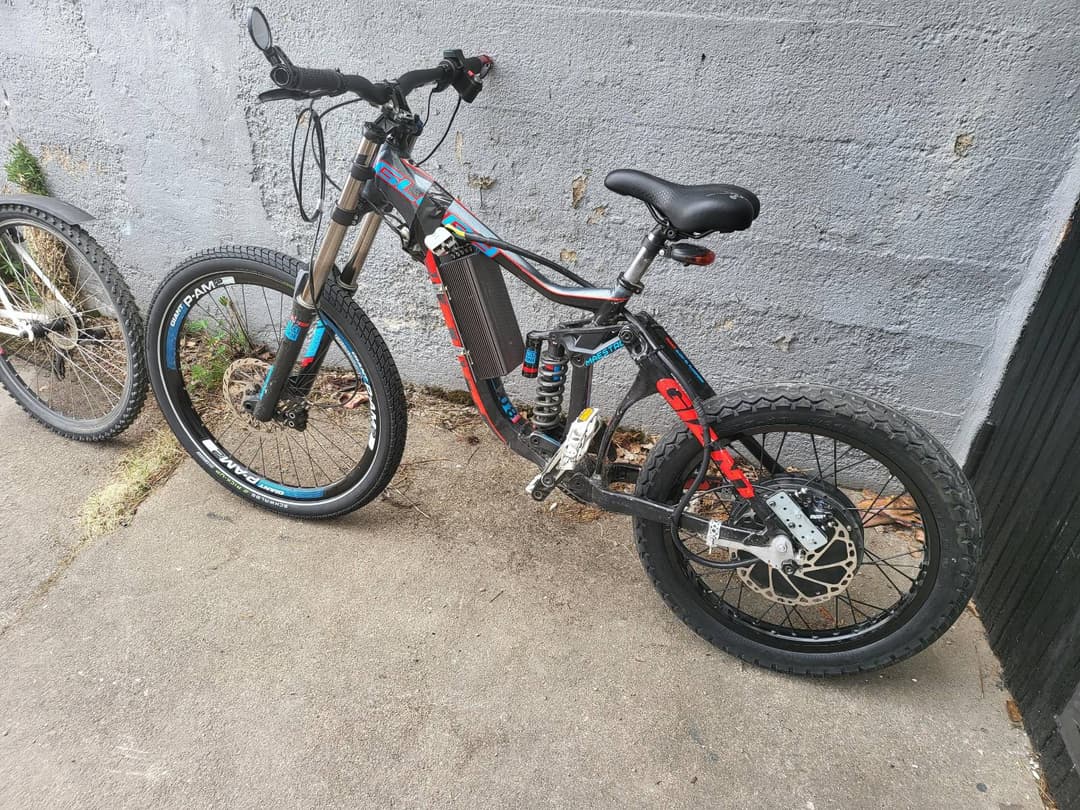 Den egenbyggda elcykeln på 16kW