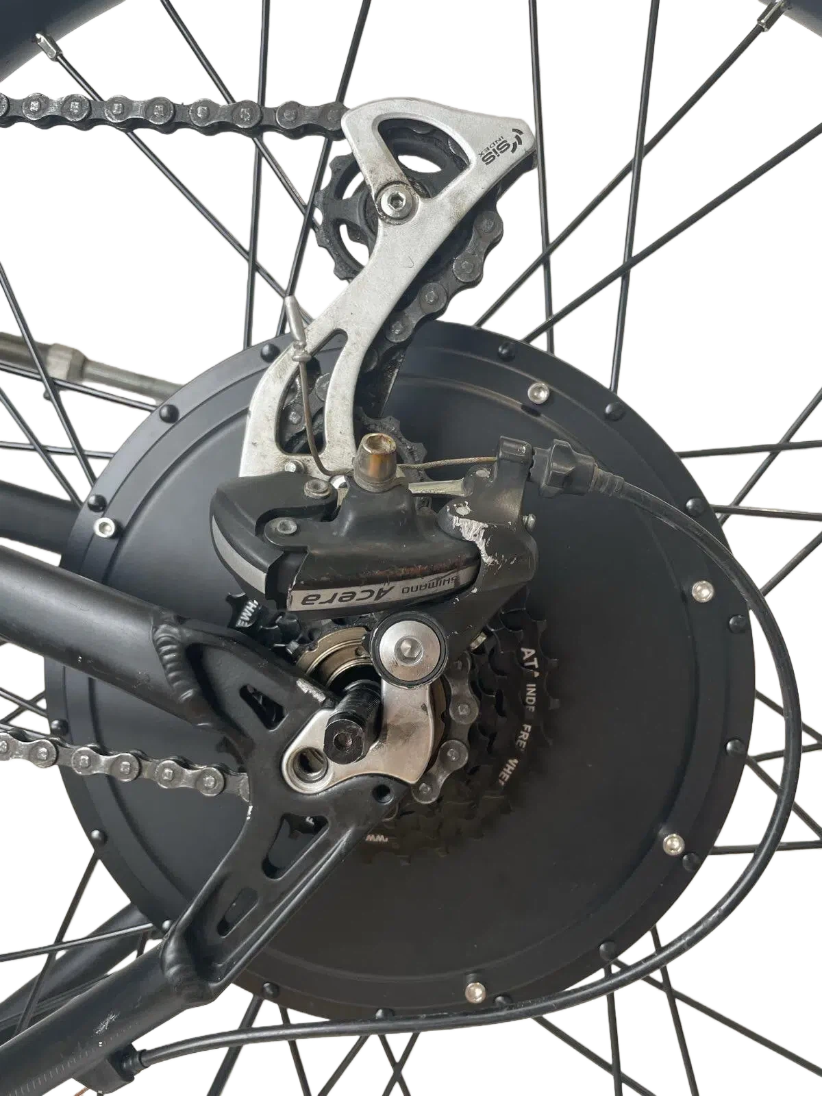 Motor wheel in the dropouts